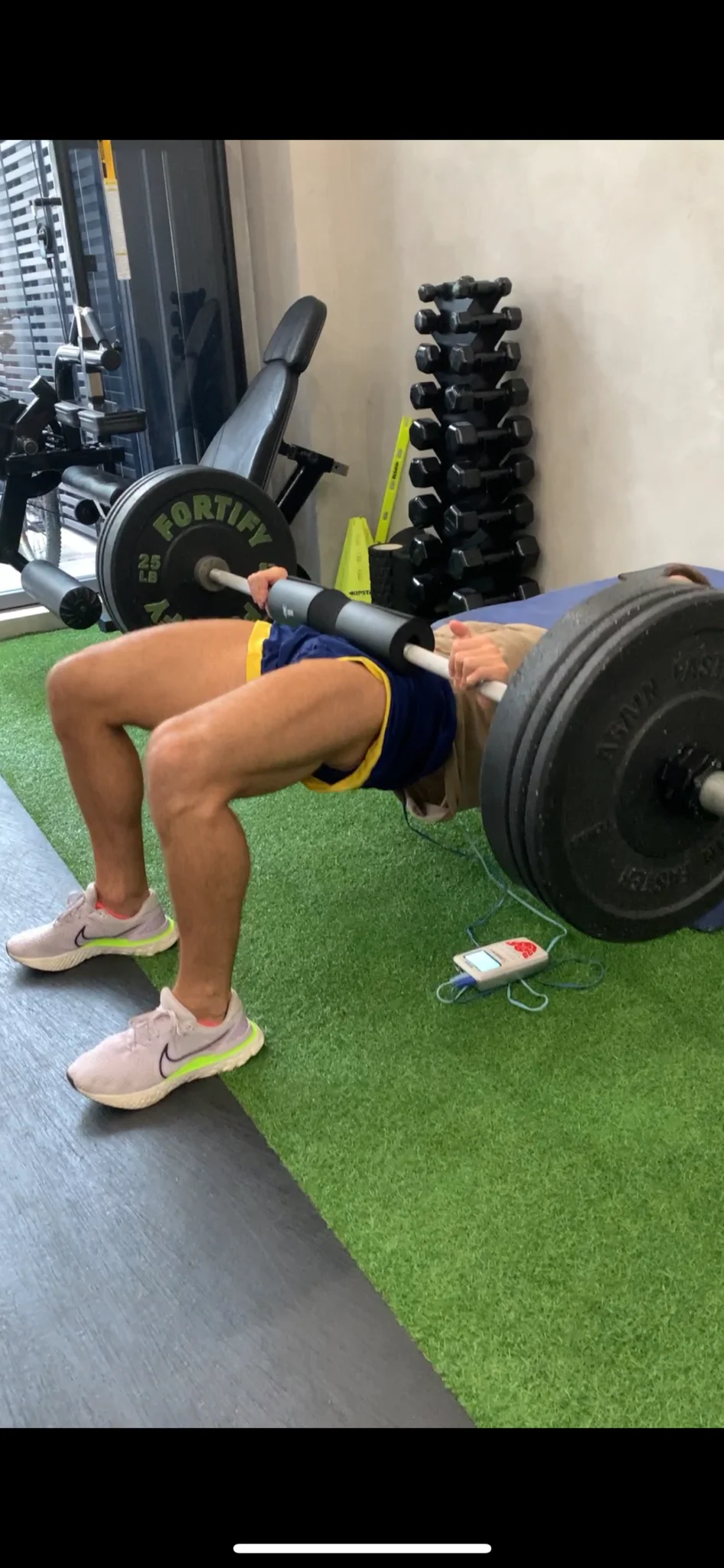 Exercício de hip thrust em sessão de recovery na Move In Sports